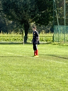 Hier sta ik op het veld met mijn tenue